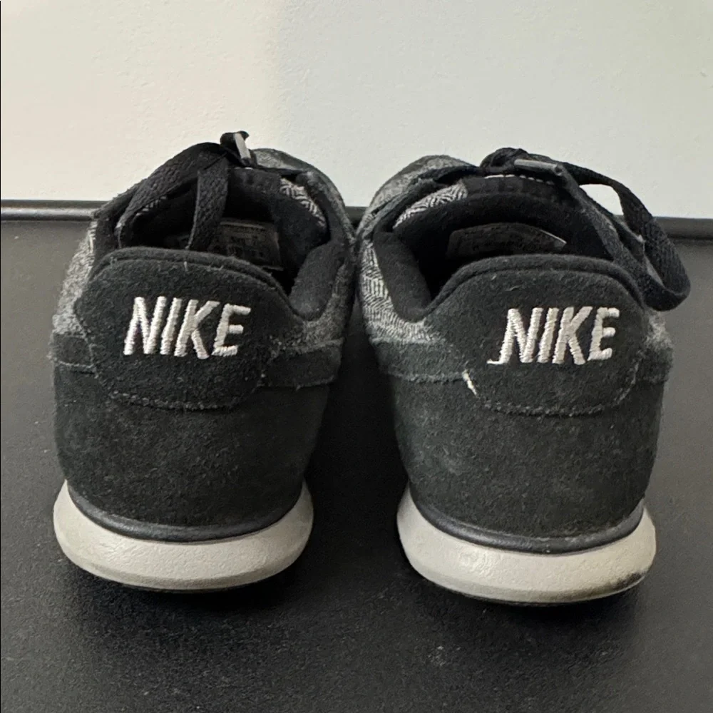 Nike Eclipse Herringbone Black and Gray Sneakers Women’s Size 6.5 GUC